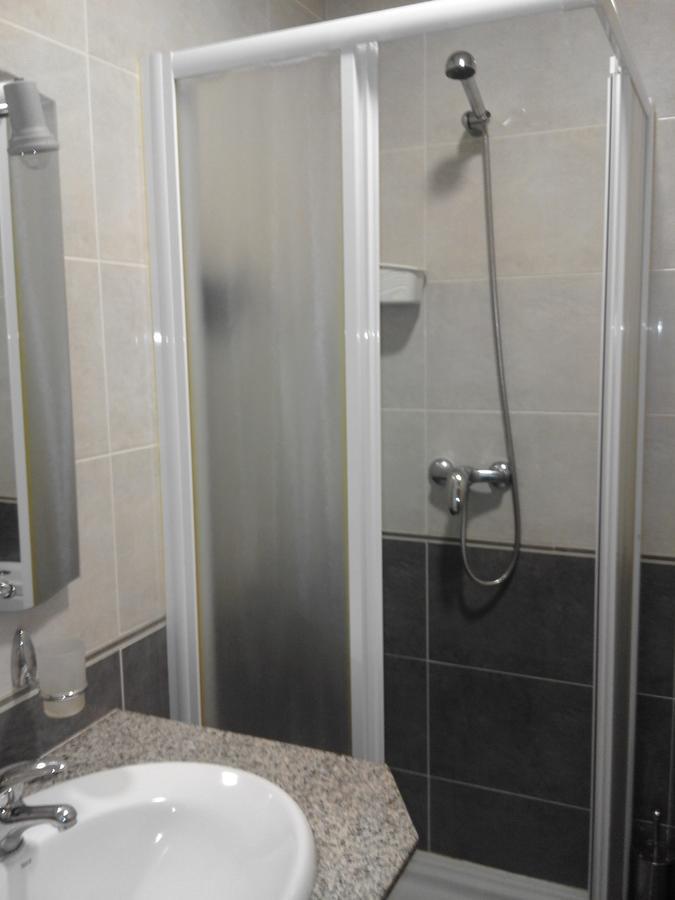 Hostal Restaurante Vial Ourense Exterior photo